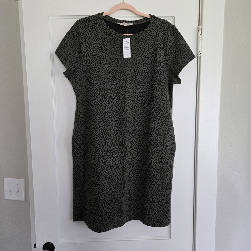 Loft Short Sleeve Shift Dress in Olive Green Leopard